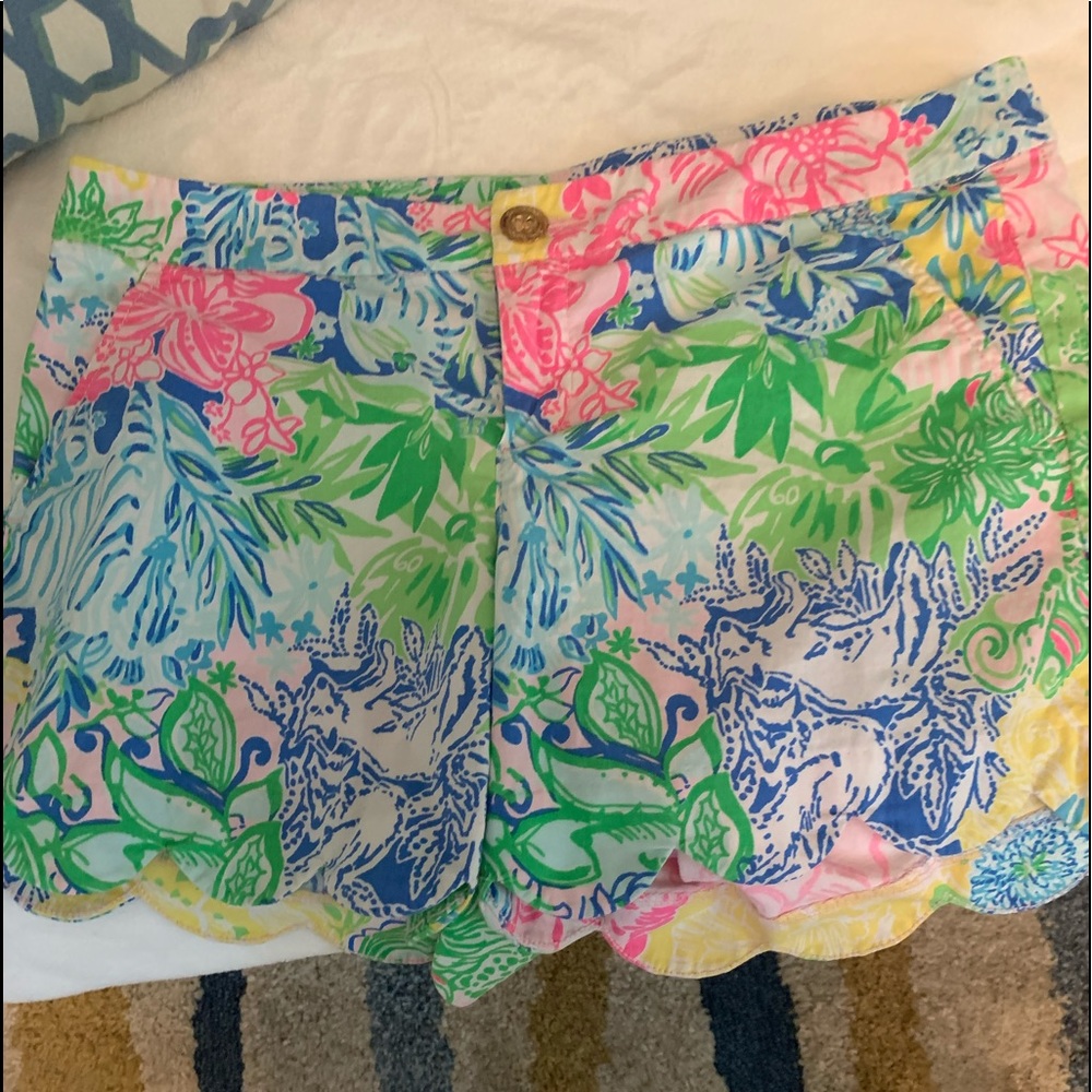Lilly Pulitzer 5”Buttercup Shorts.